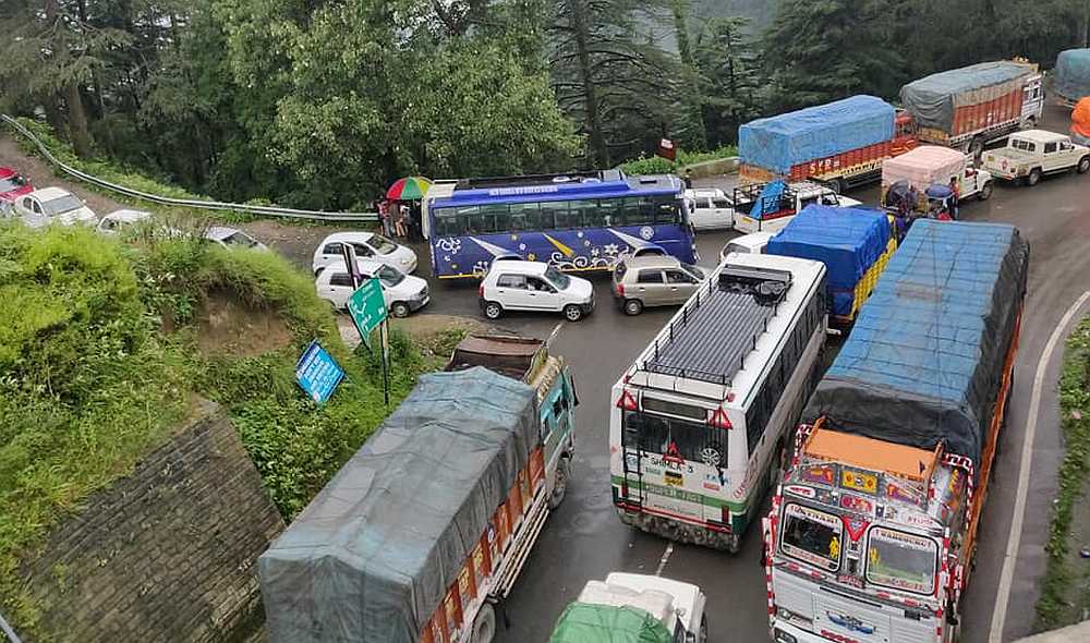 Traffic jam in shimla in apple season
