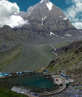 Heavy Rain and Snow Bring Manimahesh Yatra to a Standstill, Hundreds Stranded