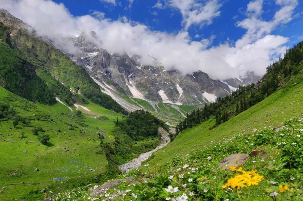 treks in himachal in october