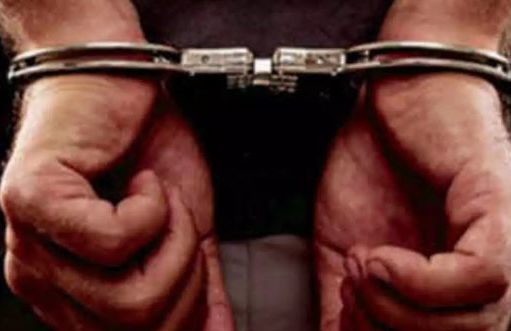 Police arrests five associates of Gangster; recovers 1.25kg Heroin