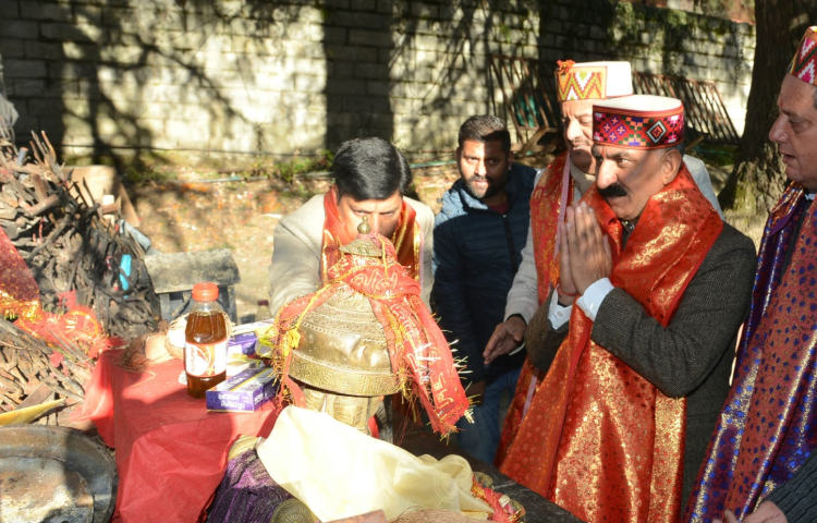 Chief Minister inaugurates Winter Carnival Manali