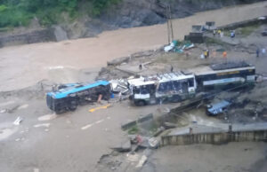 Heavy Rain Wreaks Havoc in Mandi’s Dharampur Market, Buses and Vehicles Swept Away