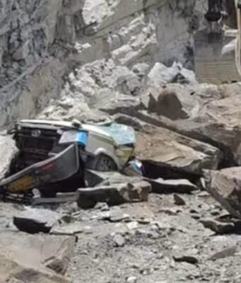 Massive Rockfall Crushes Taxi on Udaipur-Killar Road in Lahaul; 13 Killed, Including Newborn