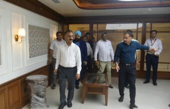 CM Sukhu Reviews Progress of Himachal Niketan in Dwarka, Directs Early Completion