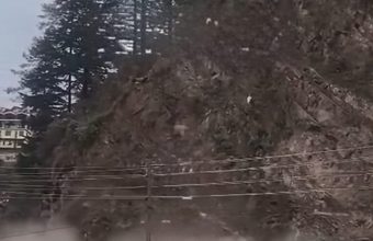 Boulders, Debris Crash Onto Dhalli–Sanjauli Bypass, Vehicles Narrowly Escape